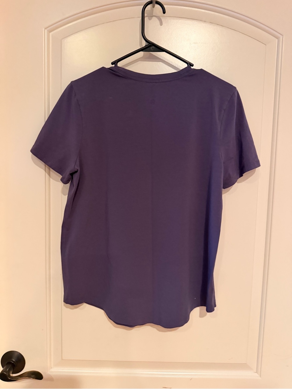 Lululemon Classic Crewneck T-Shirt in Deep Purple size 8 Like New - Picture 3 of 3